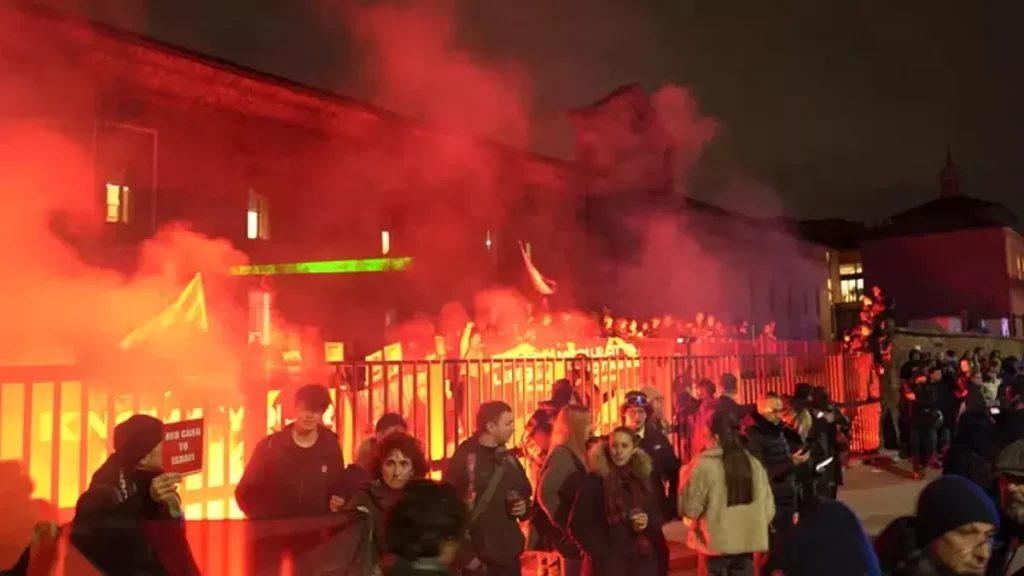 6987a9e30d274c35ffcbd382