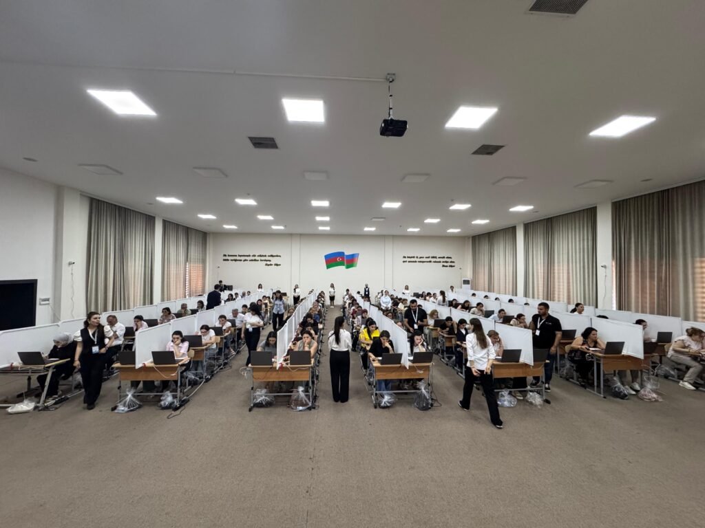 bu-gun-muellimlerin-sertifikatlasdirilmasi-imtahaninin-ikinci-gunudur_10