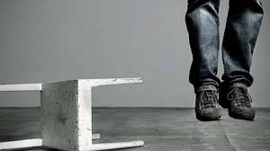 Sumqayıtda faciəvi hadisə: Gənc körpüdən özünü asıb