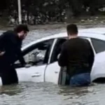 Bakı–Sumqayıt yolunda maşın gölməçəyə düşdü